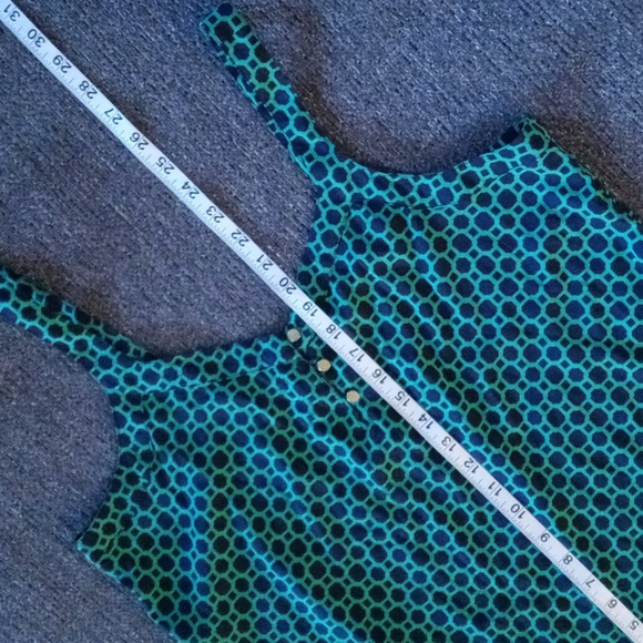 💚Banana Republic💚 - Green/Navy Geometric Pattern Sleeveless Top - Picture 9 of 9